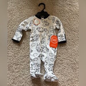 Black and white footies NB